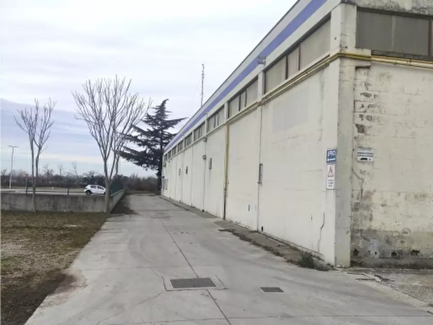 Immagine 5 di Capannone industriale in vendita  a Povoletto