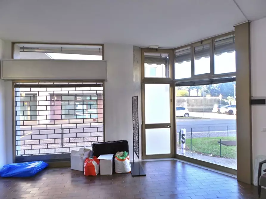 Immagine 1 di Negozio in vendita  a Pasian Di Prato