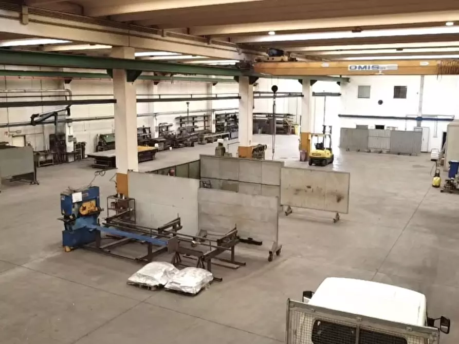 Immagine 2 di Capannone industriale in vendita  a Tavagnacco