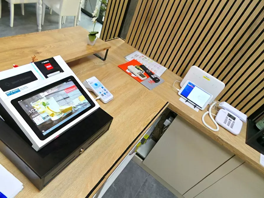 Immagine 3 di Attività commerciale in vendita  a Udine