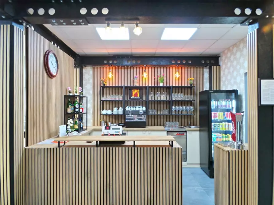 Immagine 1 di Attività commerciale in vendita  a Udine