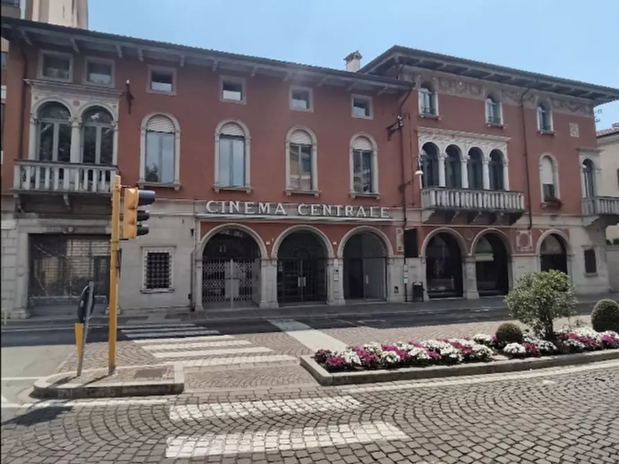 Immagine 1 di Negozio in affitto  a Udine