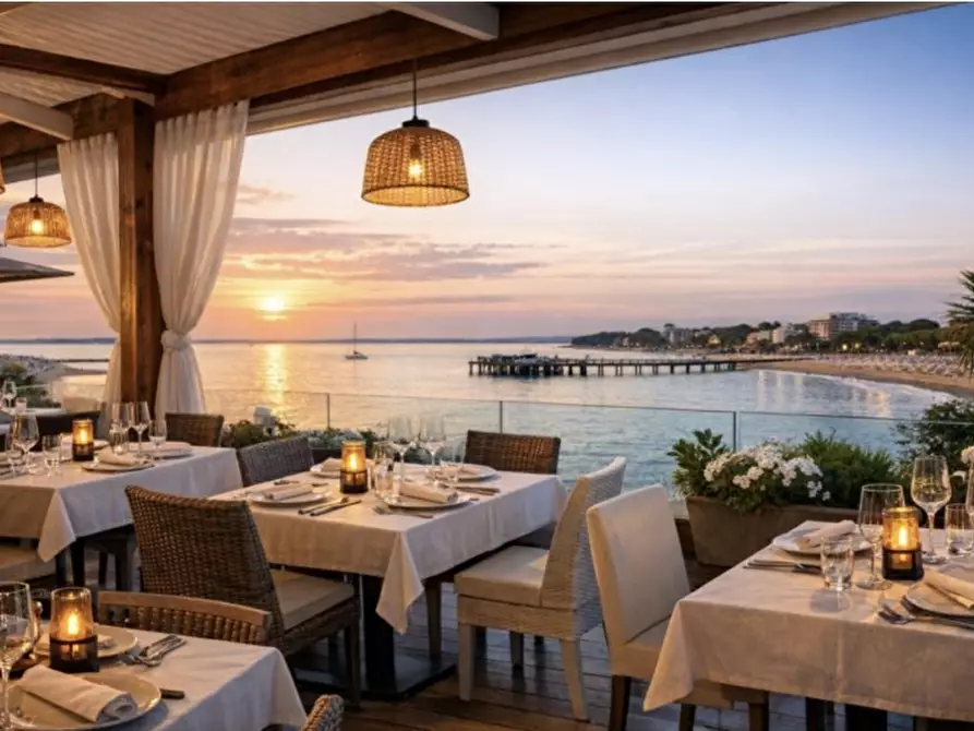 Immagine 1 di Bar / Ristorante in vendita  a Lignano Sabbiadoro
