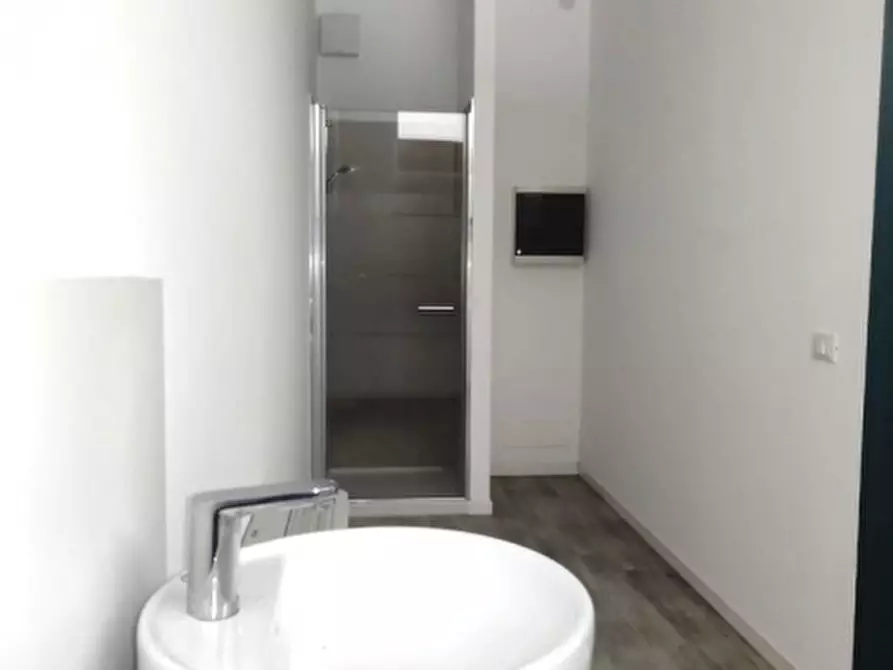 Immagine 8 di Negozio in vendita  a Tarcento