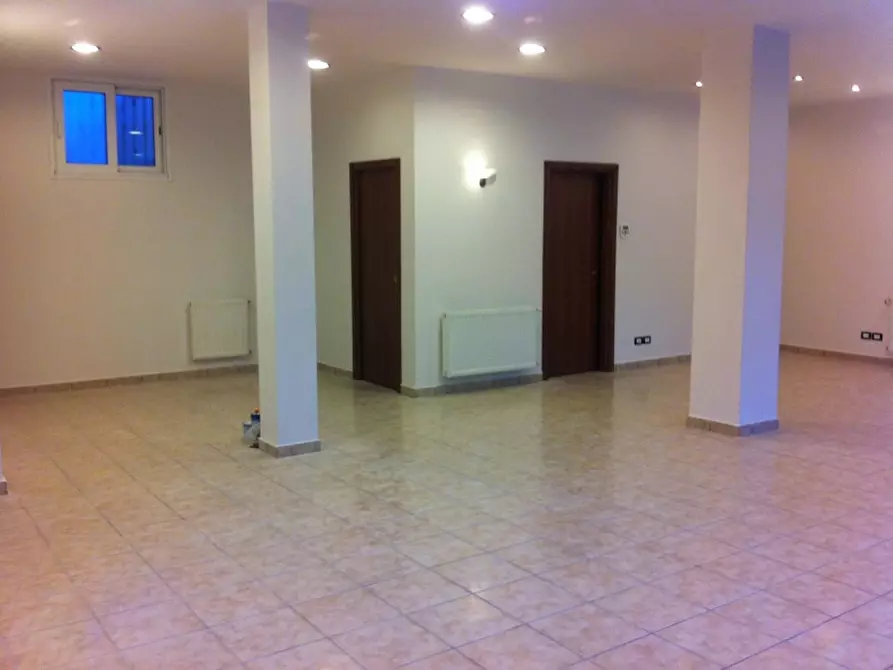 Immagine 2 di Locale commerciale in affitto  a Udine