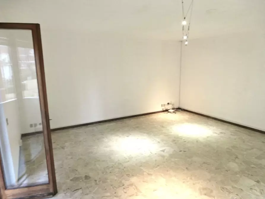 Immagine 3 di Ufficio in affitto  a Udine