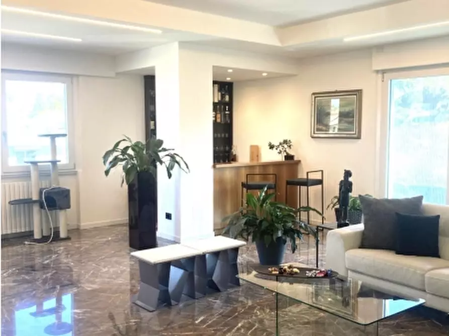 Immagine 1 di Capannone industriale in vendita  a Tricesimo