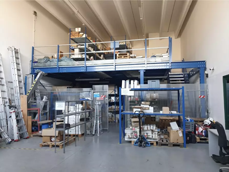 Immagine 8 di Ufficio in affitto  a Martignacco