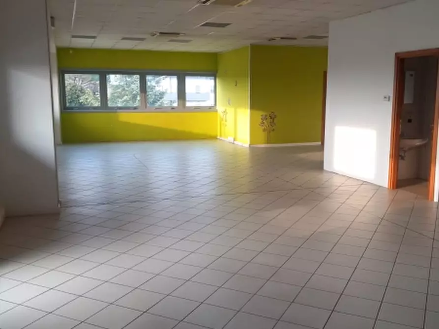 Immagine 1 di Ufficio in affitto  a Pavia Di Udine