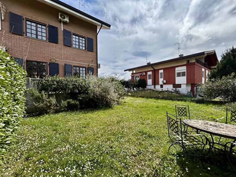 Immagine 1 di Villetta a schiera in vendita  a Udine