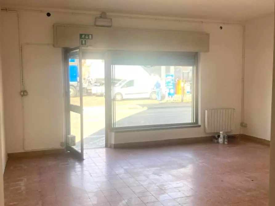 Immagine 1 di Negozio in affitto  a Udine