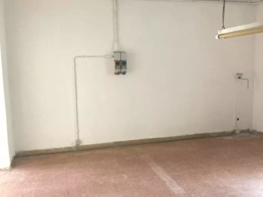 Immagine 3 di Negozio in affitto  a Udine