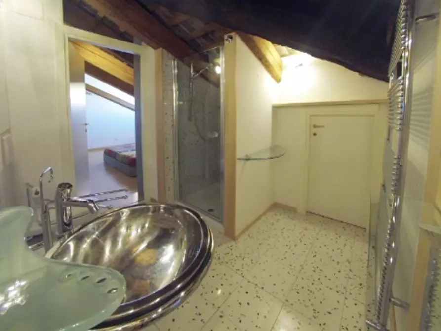Immagine 11 di Appartamento in affitto  a Udine