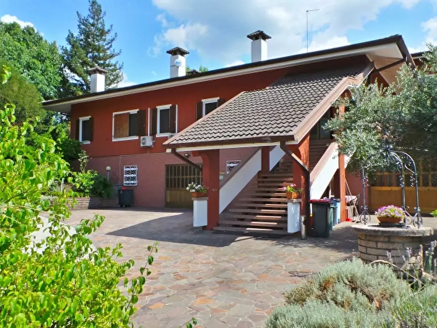 Immagine 1 di Villa in vendita  in Via Divisione Julia a Majano