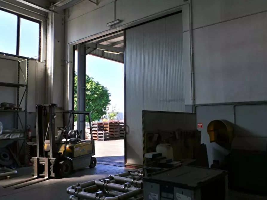Immagine 2 di Capannone industriale in vendita  in Via Pordenone a Maniago