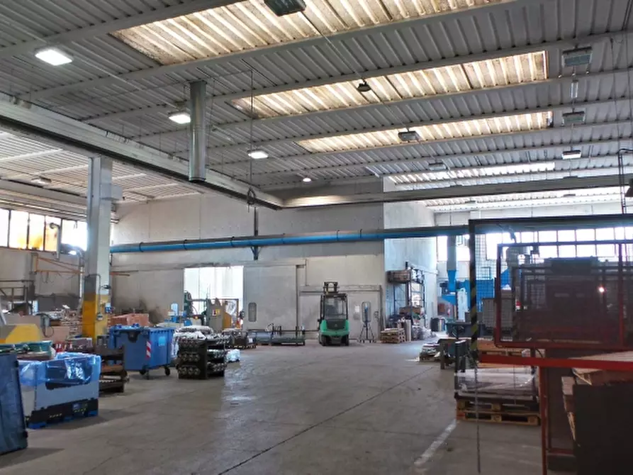 Immagine 1 di Capannone industriale in vendita  in Via Pordenone a Maniago