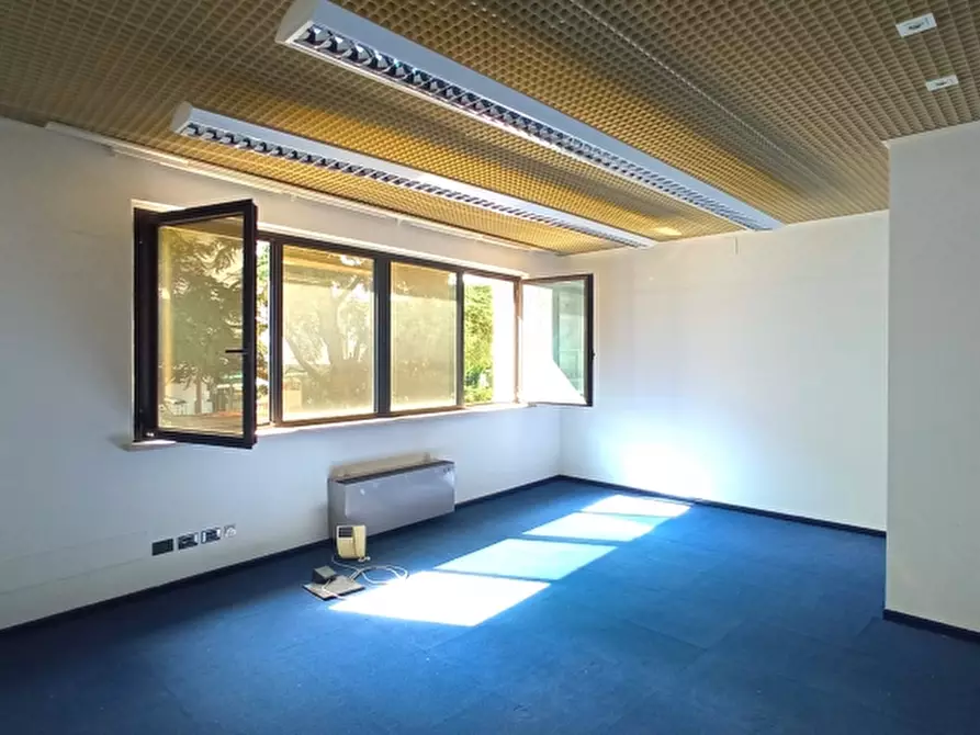 Immagine 5 di Ufficio in affitto  a Udine