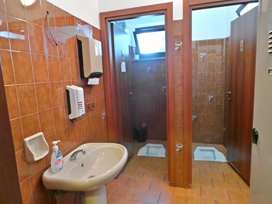 Immagine 5 di Locale commerciale in vendita  a Cassacco