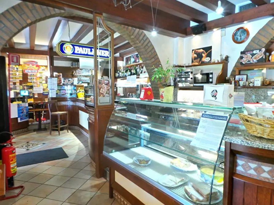 Immagine 1 di Locale commerciale in vendita  a Cassacco