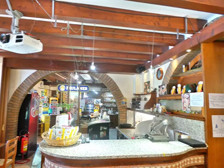 Immagine 13 di Locale commerciale in vendita  a Cassacco