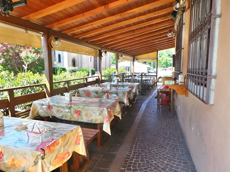 Immagine 10 di Locale commerciale in vendita  a Cassacco