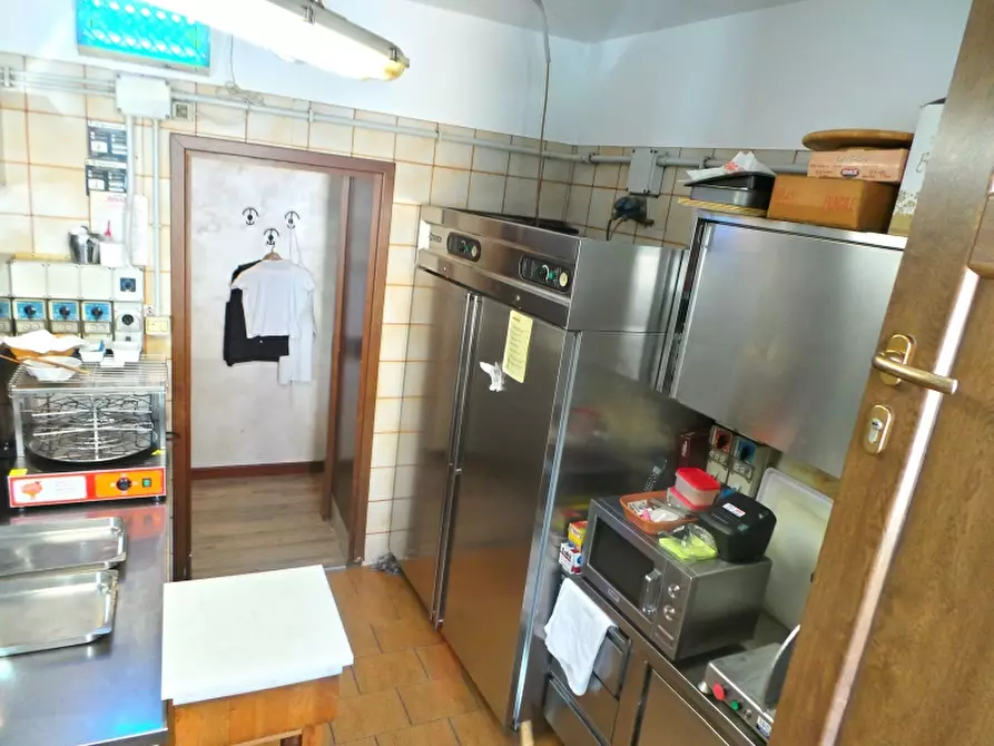 Immagine 9 di Locale commerciale in vendita  a Cassacco