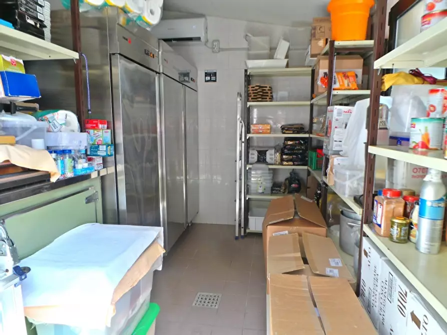 Immagine 11 di Locale commerciale in vendita  a Cassacco