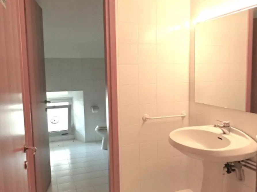 Immagine 12 di Ufficio in affitto  in Via Carducci 44 a Udine