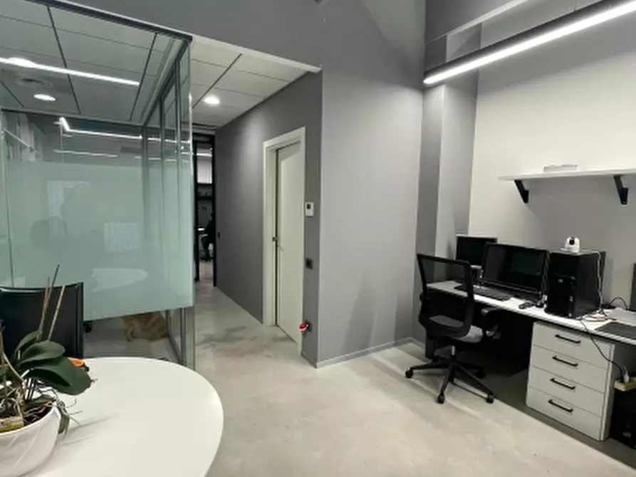 Immagine 9 di Ufficio in vendita  a Tavagnacco