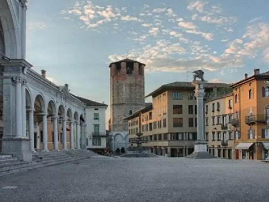 Immagine 1 di Negozio in affitto  in Piazza libertà a Udine