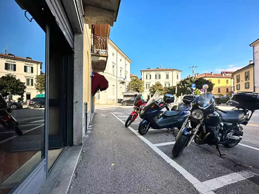 Immagine 1 di Negozio in affitto  in Piazza Beccaria a Varese