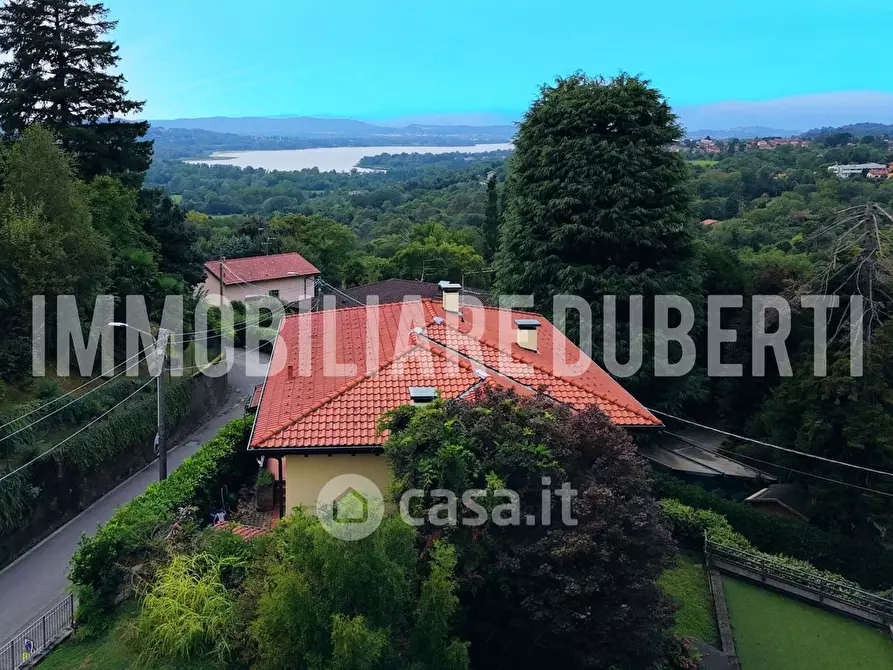 Immagine 1 di Villa in vendita  in Via dei Boderi 10 a Varese