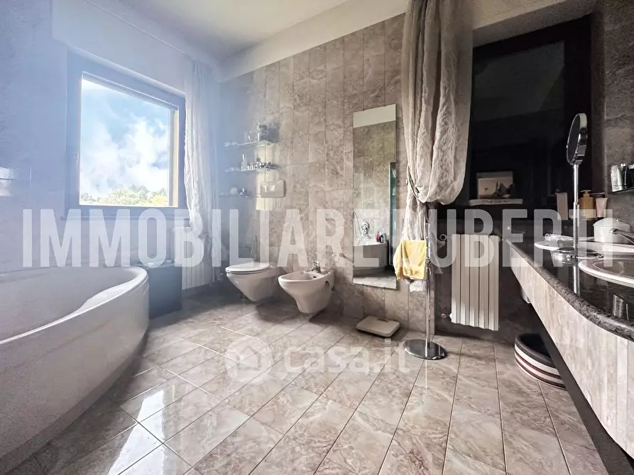 Immagine 21 di Villa in vendita  in Via dei Boderi 10 a Varese