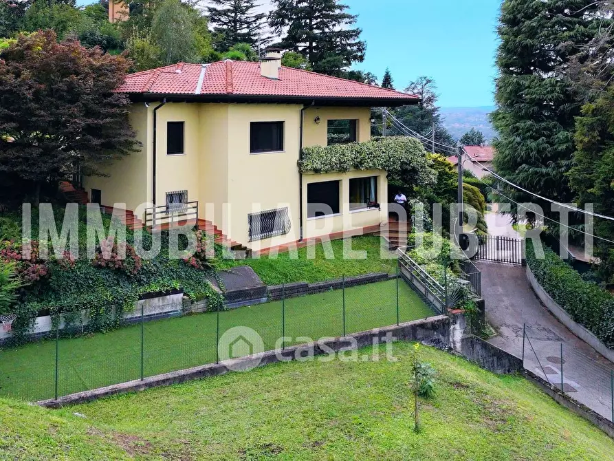 Immagine 25 di Villa in vendita  in Via dei Boderi 10 a Varese