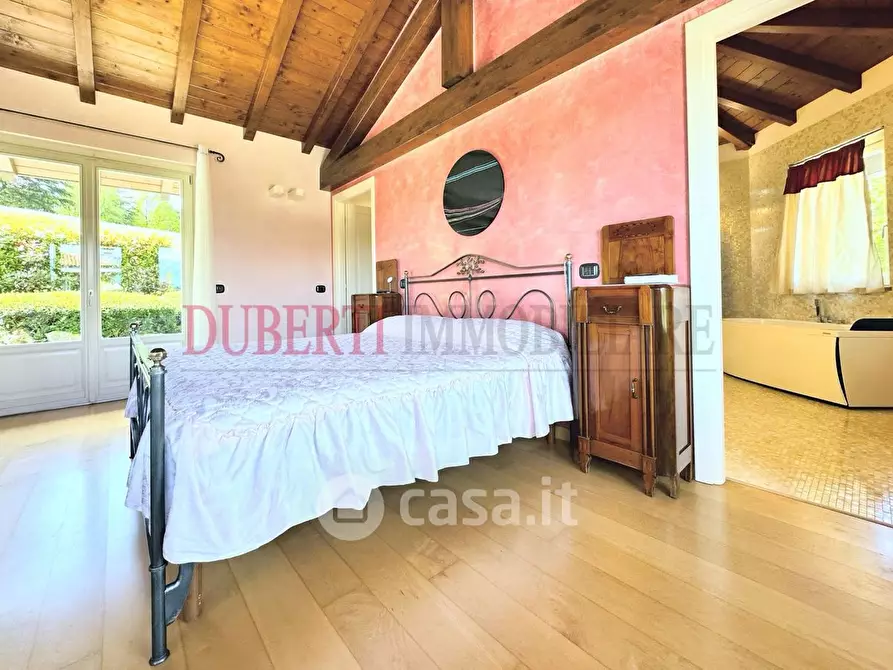 Immagine 10 di Villa in vendita  in Via Giosuè Carducci a Bodio Lomnago