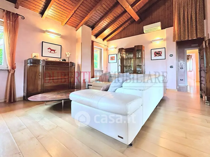 Immagine 6 di Villa in vendita  in Via Giosuè Carducci a Bodio Lomnago