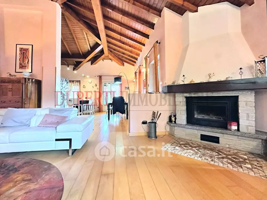 Immagine 7 di Villa in vendita  in Via Giosuè Carducci a Bodio Lomnago