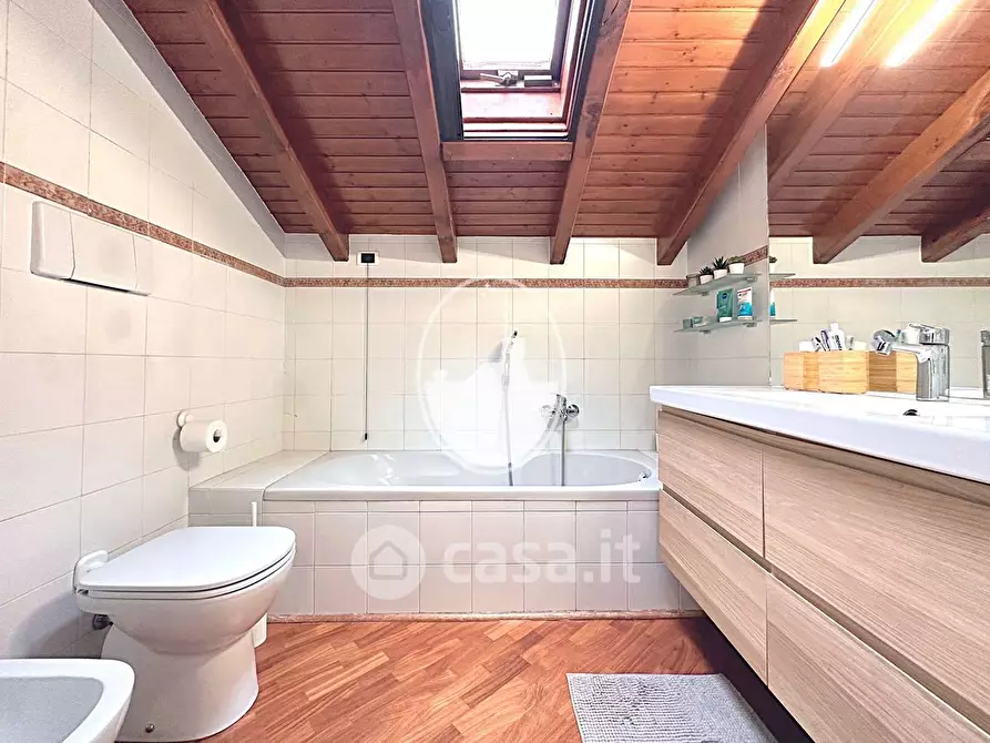 Immagine 8 di Appartamento in vendita  in Via Robarello a Varese