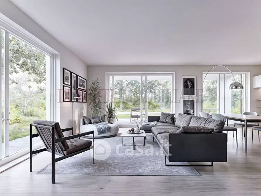 Immagine 1 di Villa in vendita  in Via Montello 1 a Varese