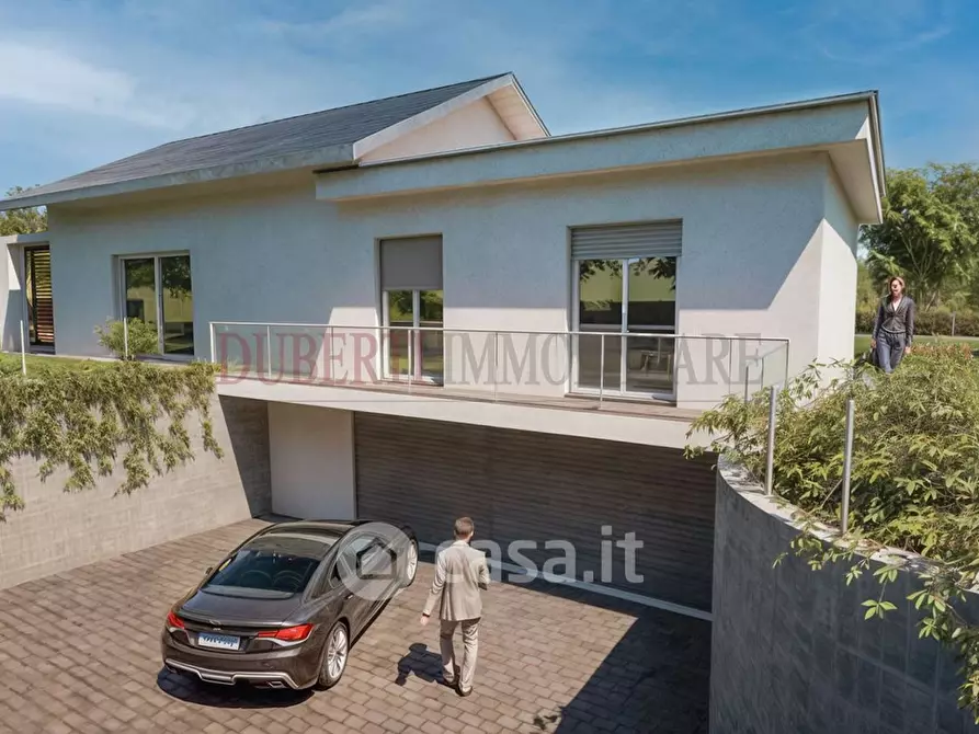 Immagine 18 di Villa in vendita  in Via Montello 1 a Varese