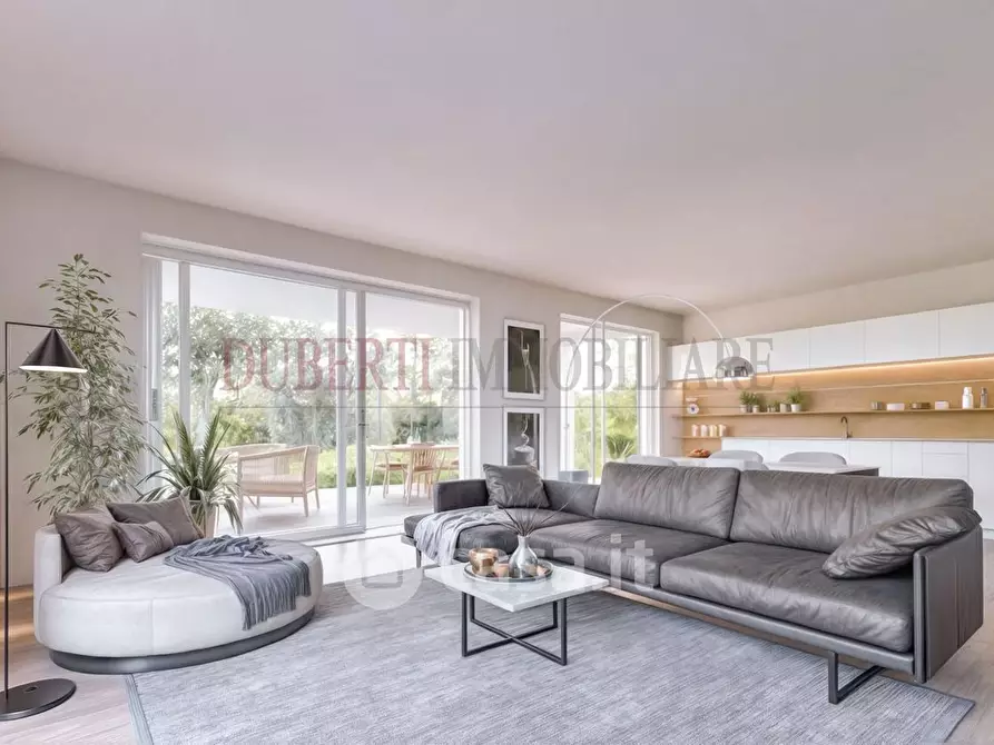 Immagine 5 di Villa in vendita  in Via Montello 1 a Varese