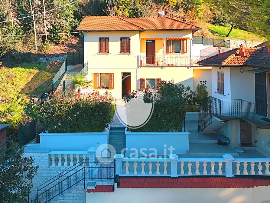 Immagine 2 di Villa in vendita  in Via Armino a Gavirate