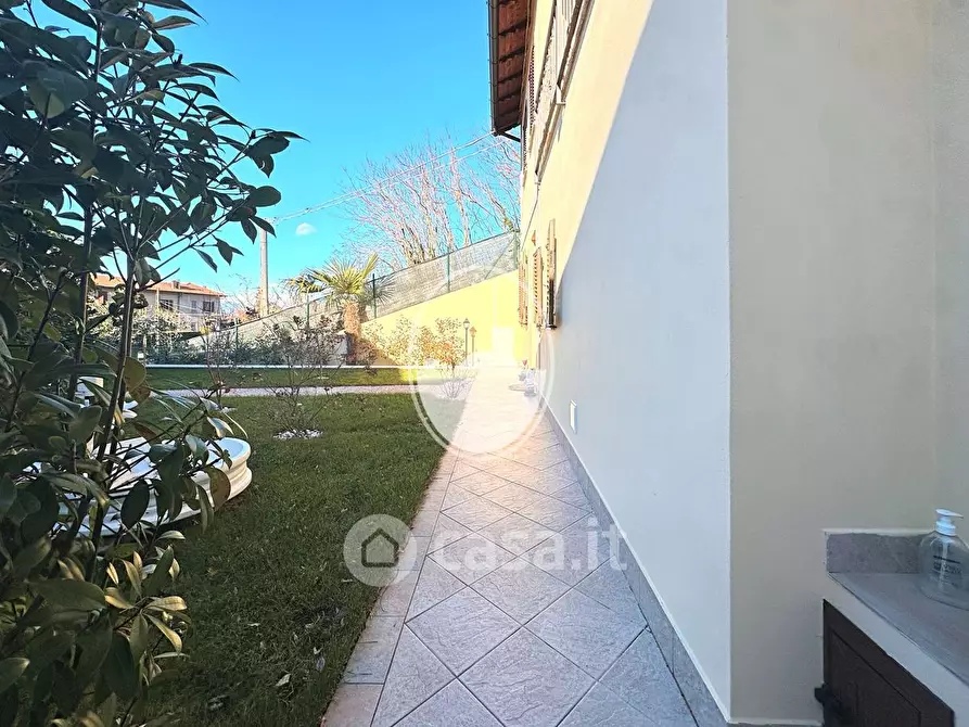 Immagine 4 di Villa in vendita  in Via Armino a Gavirate