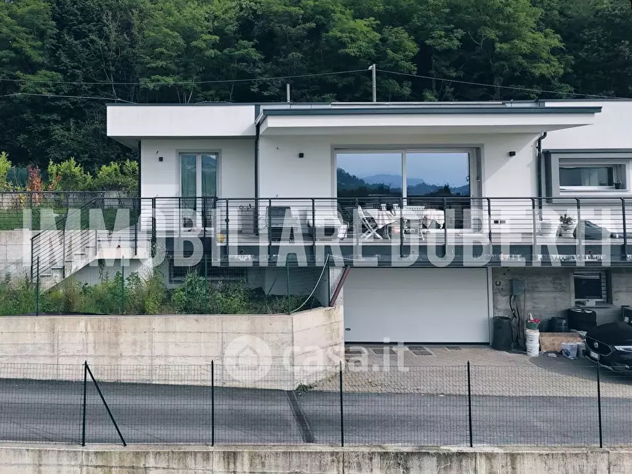 Immagine 2 di Villa in vendita  in Via Peppino Rossi a Gavirate