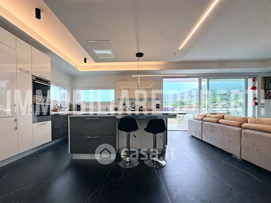 Immagine 3 di Villa in vendita  in Via Peppino Rossi a Gavirate