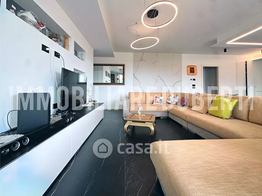 Immagine 5 di Villa in vendita  in Via Peppino Rossi a Gavirate