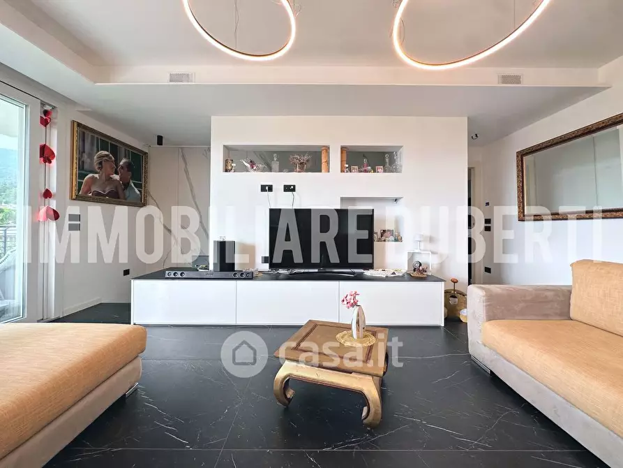 Immagine 6 di Villa in vendita  in Via Peppino Rossi a Gavirate