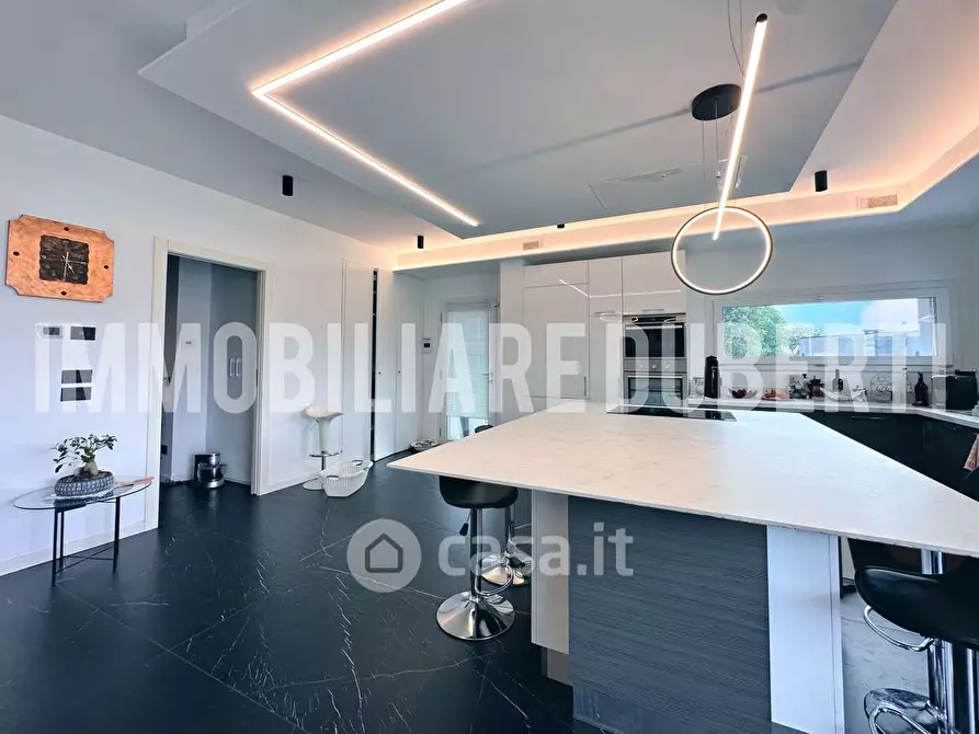 Immagine 7 di Villa in vendita  in Via Peppino Rossi a Gavirate