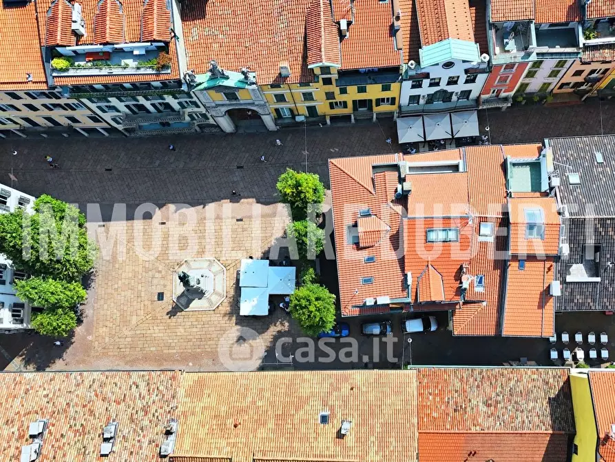 Immagine 1 di Attività commerciale in vendita  in Piazza del Podestà a Varese
