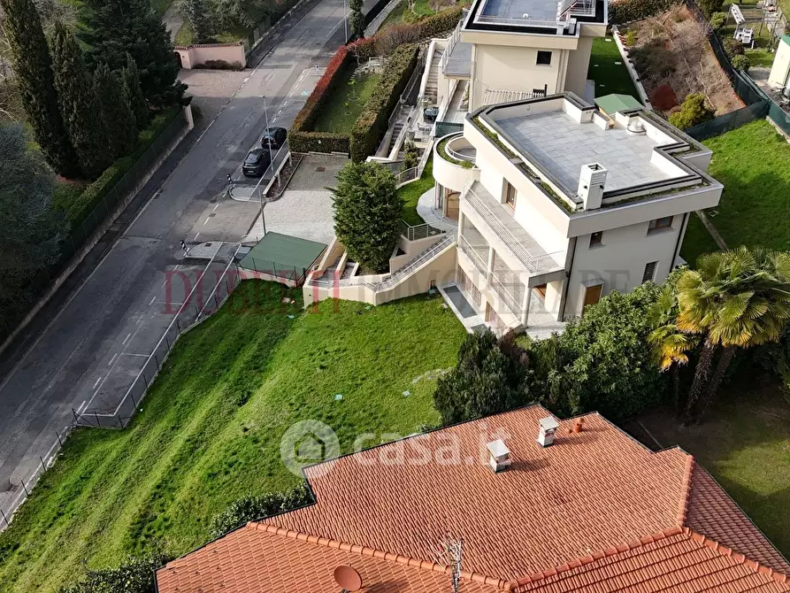 Immagine 8 di Villa in vendita  in Via Torquato Tasso 5 a Varese